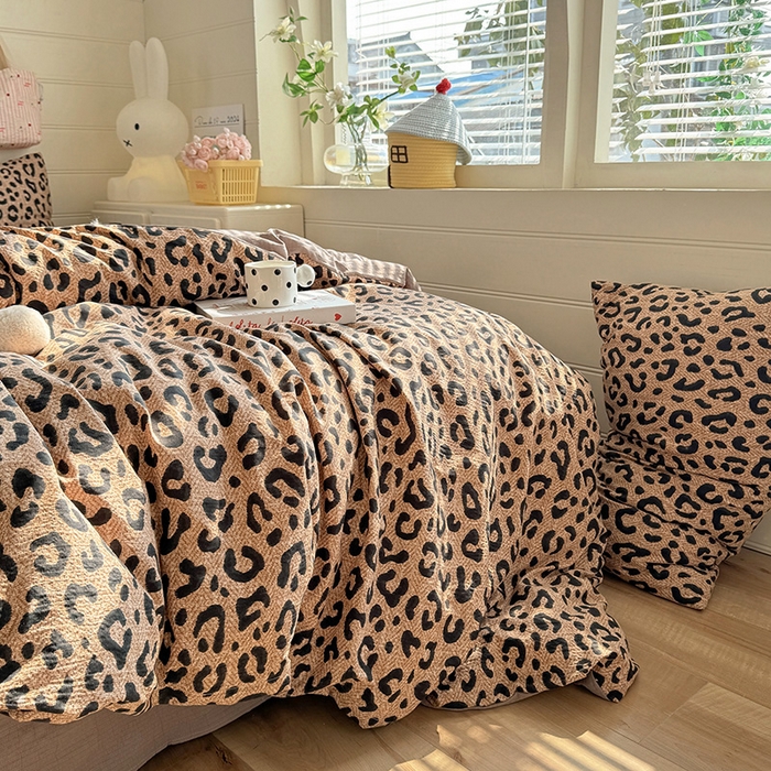 91家纺网 家纺一手货源 找家纺 九诺家纺 2026新款丝柔棉加厚小清新印花四件套-甜心 甜心-皇家豹纹