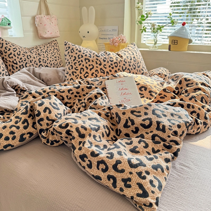 91家纺网 家纺一手货源 找家纺 九诺家纺 2026新款丝柔棉加厚小清新印花四件套-甜心 甜心-皇家豹纹