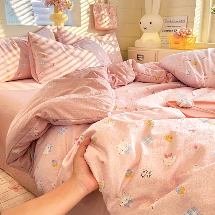 91家纺网 家纺一手货源 找家纺 九诺家纺 2026新款丝柔棉加厚小清新印花四件套-甜心 甜心-圣代甜猫粉