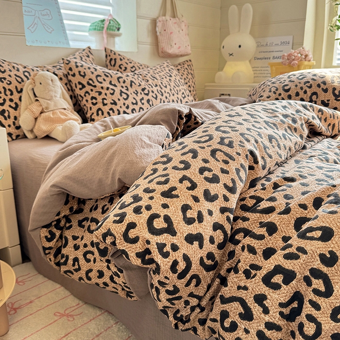 91家纺网 家纺一手货源 找家纺 九诺家纺 2026新款丝柔棉加厚小清新印花四件套-甜心 甜心-皇家豹纹