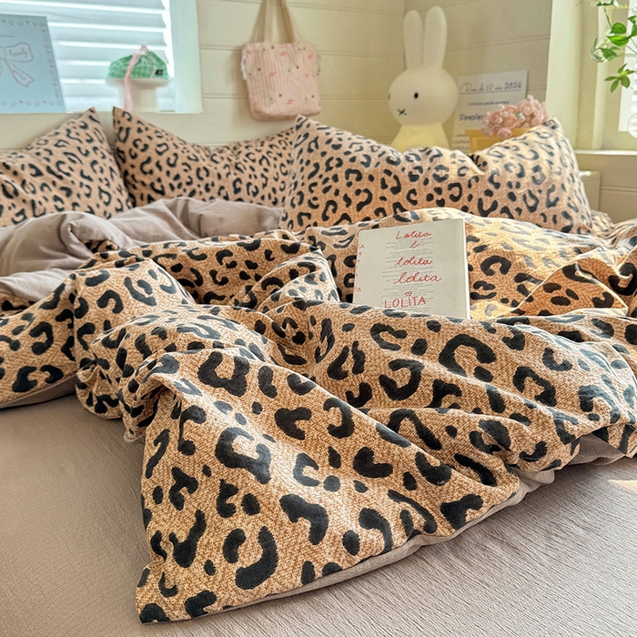 91家纺网 家纺一手货源 找家纺 九诺家纺 2026新款丝柔棉加厚小清新印花四件套-甜心 甜心-皇家豹纹