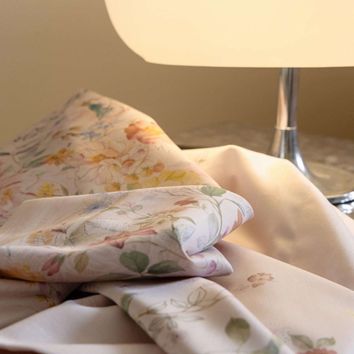 91家纺网 家纺一手货源 找家纺 时亿家居 2026新款大版莱赛尔天丝印花四件套 蓝姗园 粉