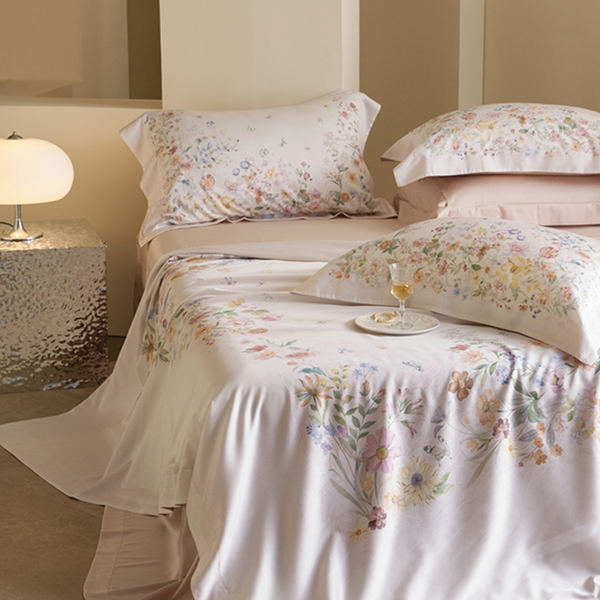 91家纺网 家纺一手货源 找家纺 时亿家居 2026新款大版莱赛尔天丝印花四件套 蓝姗园 粉