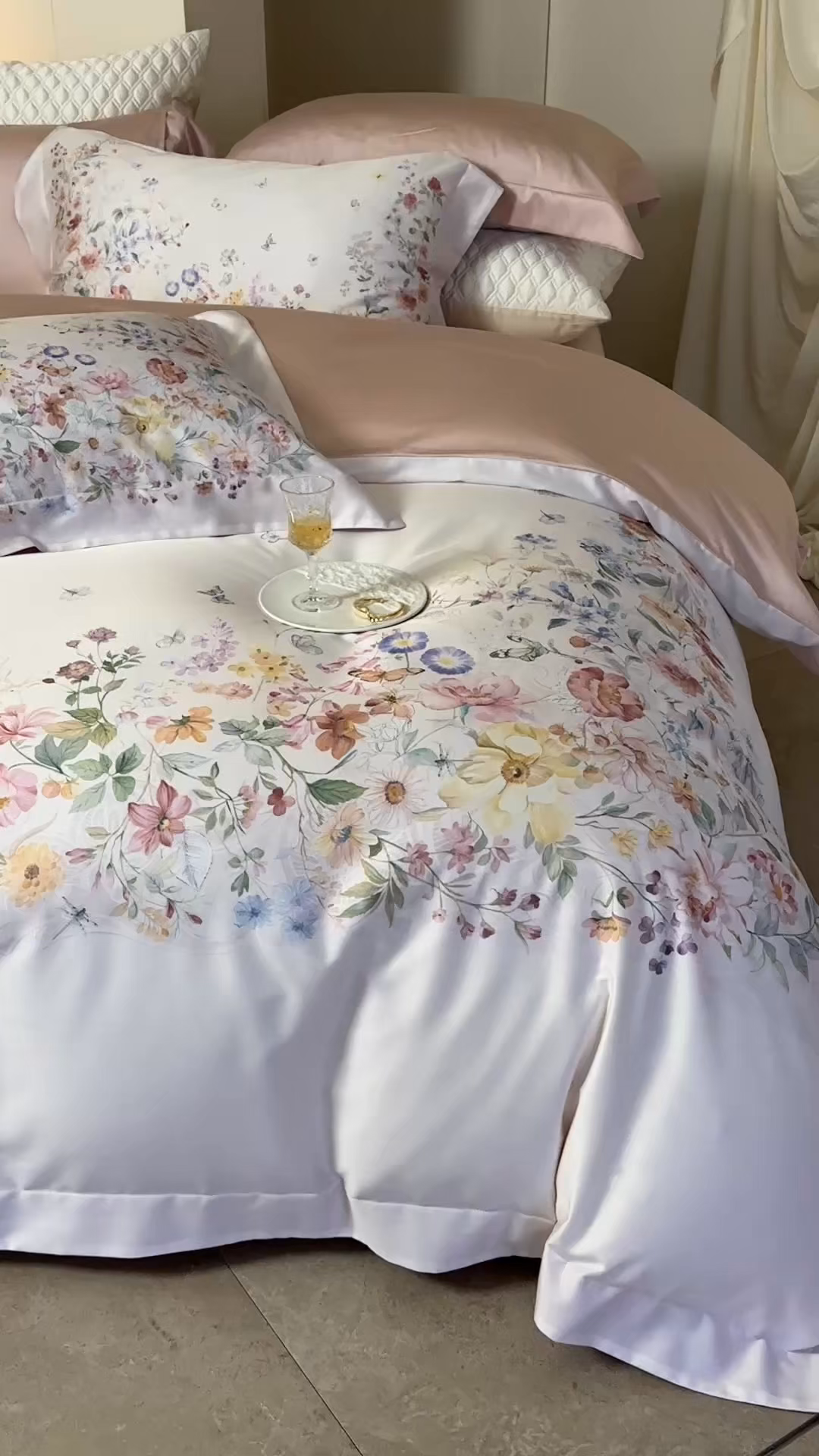 91家纺网 家纺一手货源 找家纺 时亿家居 2026新款大版莱赛尔天丝印花四件套 蓝姗园 粉