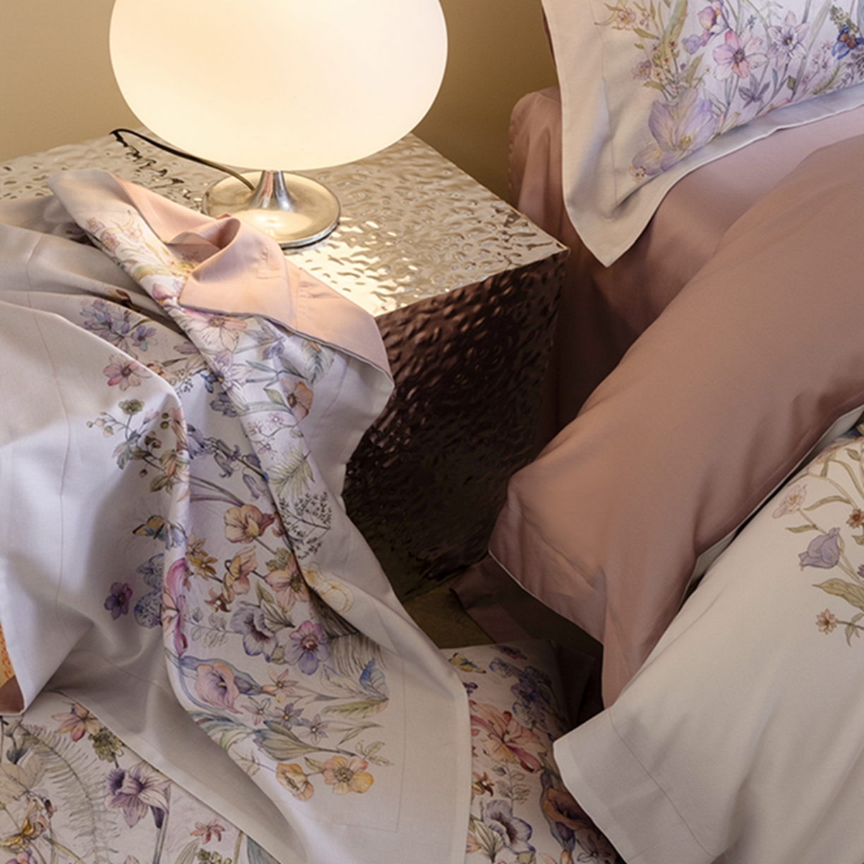 91家纺网 家纺一手货源 找家纺 时亿家居 2026新款大版莱赛尔天丝印花四件套 苏芸 粉