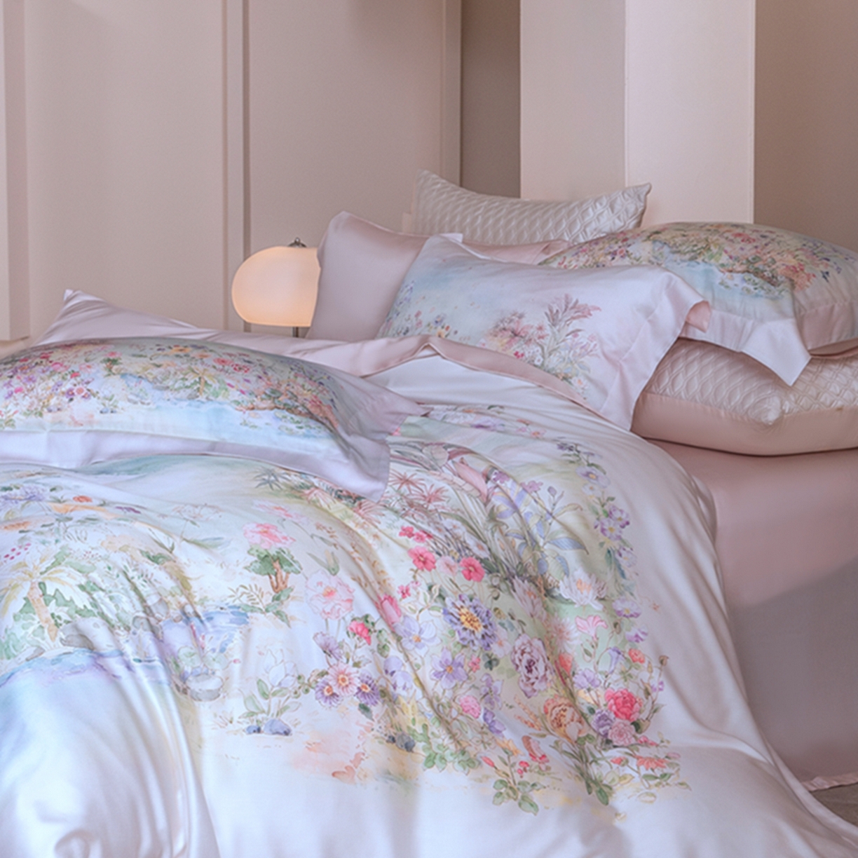 91家纺网 家纺一手货源 找家纺 时亿家居 2026新款大版莱赛尔天丝印花四件套 夏怡花园 粉绿