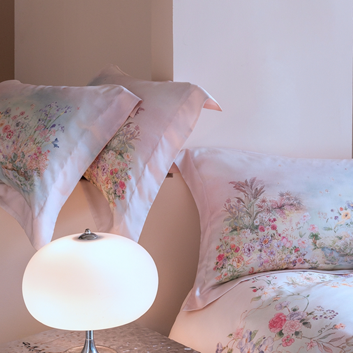 91家纺网 家纺一手货源 找家纺 时亿家居 2026新款大版莱赛尔天丝印花四件套 夏怡花园 粉绿