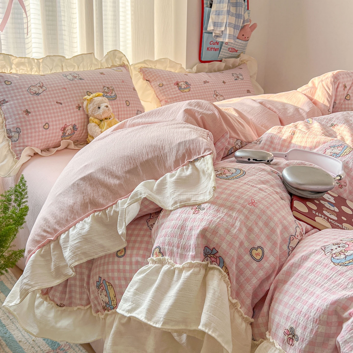 91家纺网 家纺一手货源 找家纺 老K (原美阁） 2026新款木棉双层纱四件套卡通韩版公主风四件套 蛋糕粉格猫