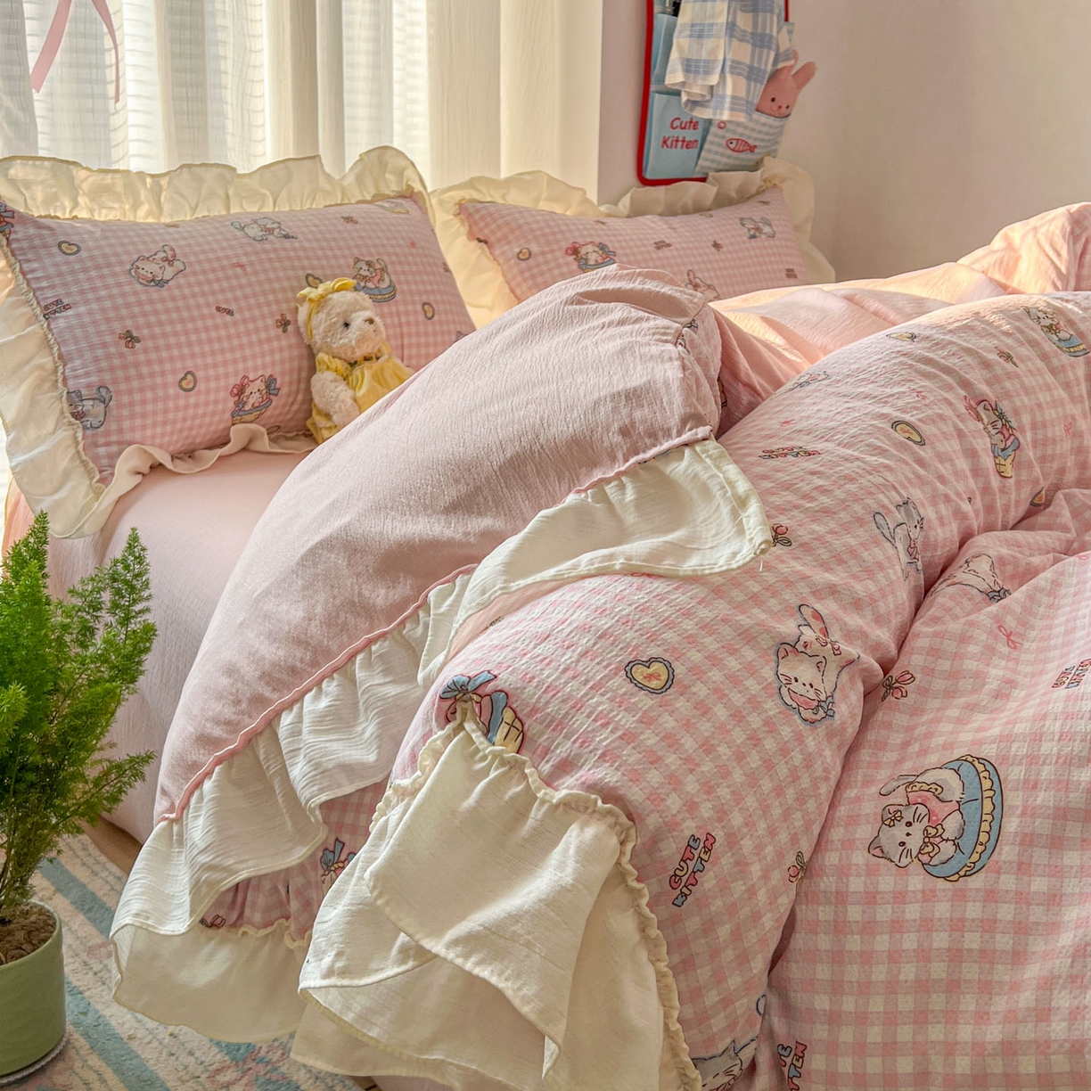 91家纺网 家纺一手货源 找家纺 老K (原美阁） 2026新款木棉双层纱四件套卡通韩版公主风四件套 蛋糕粉格猫
