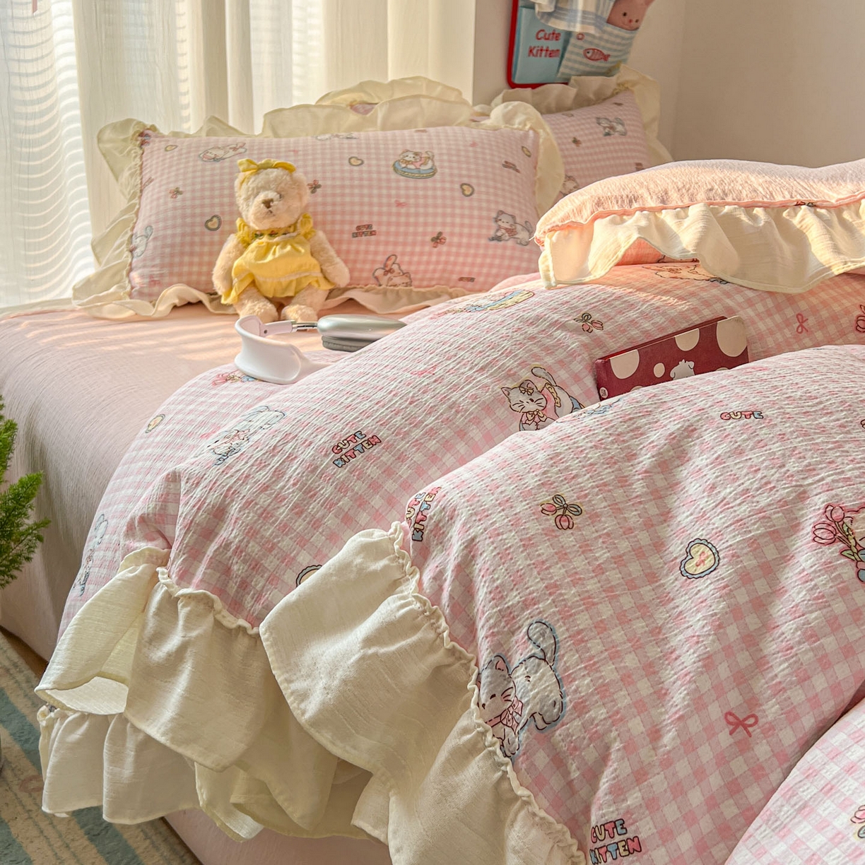 91家纺网 家纺一手货源 找家纺 老K (原美阁） 2026新款木棉双层纱四件套卡通韩版公主风四件套 蛋糕粉格猫