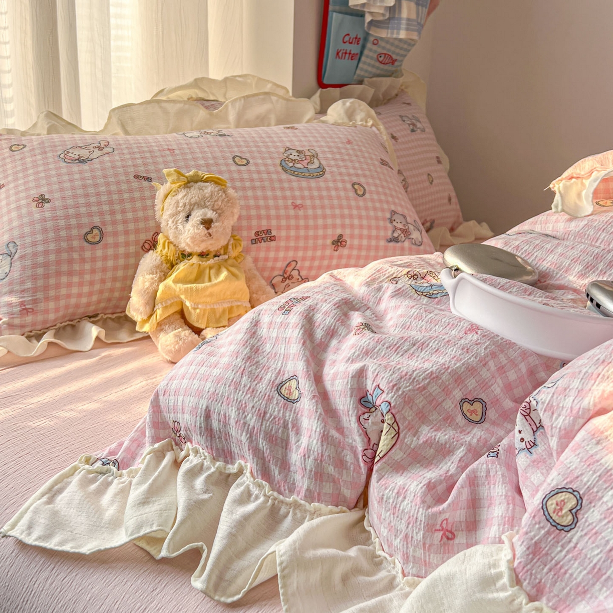 91家纺网 家纺一手货源 找家纺 老K (原美阁） 2026新款木棉双层纱四件套卡通韩版公主风四件套 蛋糕粉格猫