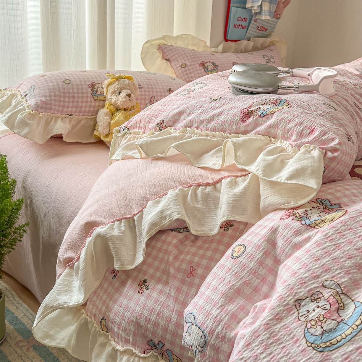 91家纺网 家纺一手货源 找家纺 老K (原美阁） 2026新款木棉双层纱四件套卡通韩版公主风四件套 蛋糕粉格猫