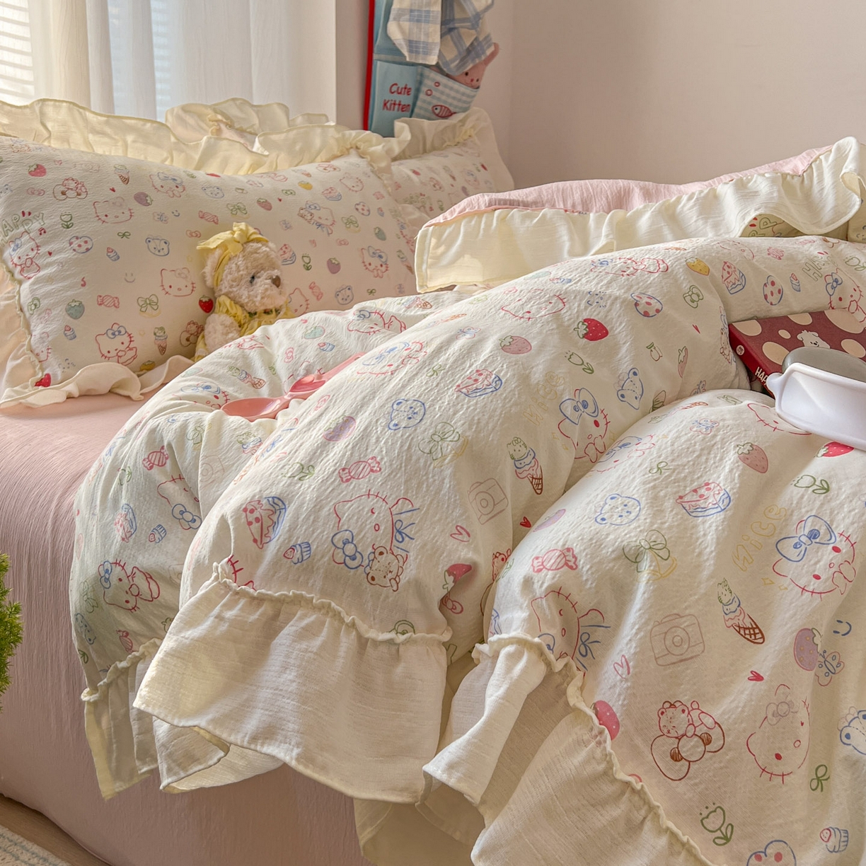 91家纺网 家纺一手货源 找家纺 老K (原美阁） 2026新款木棉双层纱四件套卡通韩版公主风四件套 草莓派对猫