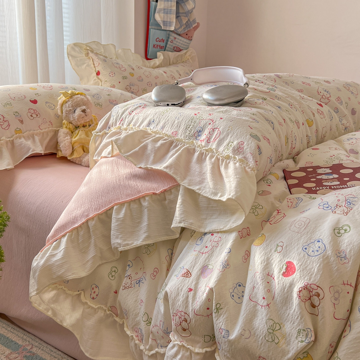 91家纺网 家纺一手货源 找家纺 老K (原美阁） 2026新款木棉双层纱四件套卡通韩版公主风四件套 草莓派对猫