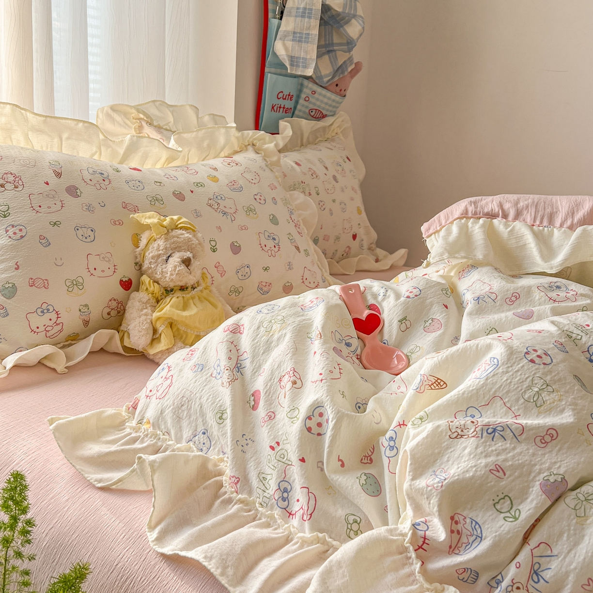 91家纺网 家纺一手货源 找家纺 老K (原美阁） 2026新款木棉双层纱四件套卡通韩版公主风四件套 草莓派对猫