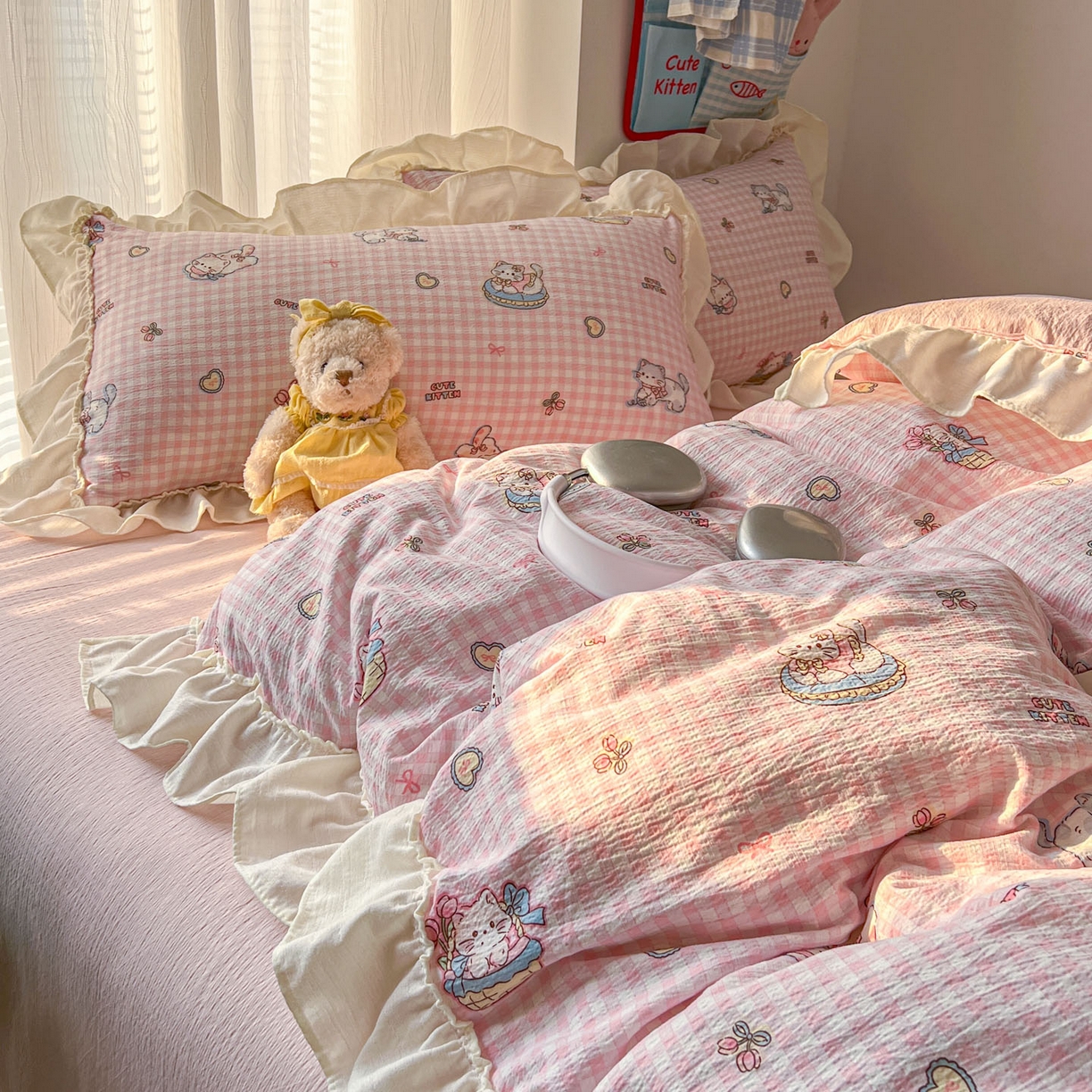 91家纺网 家纺一手货源 找家纺 老K (原美阁） 2026新款木棉双层纱四件套卡通韩版公主风四件套 蛋糕粉格猫