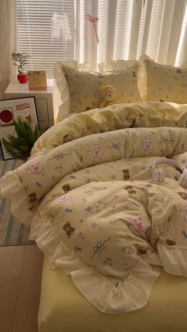 91家纺网 家纺一手货源 找家纺 老K (原美阁） 2026新款木棉双层纱四件套卡通韩版公主风四件套 抱抱熊