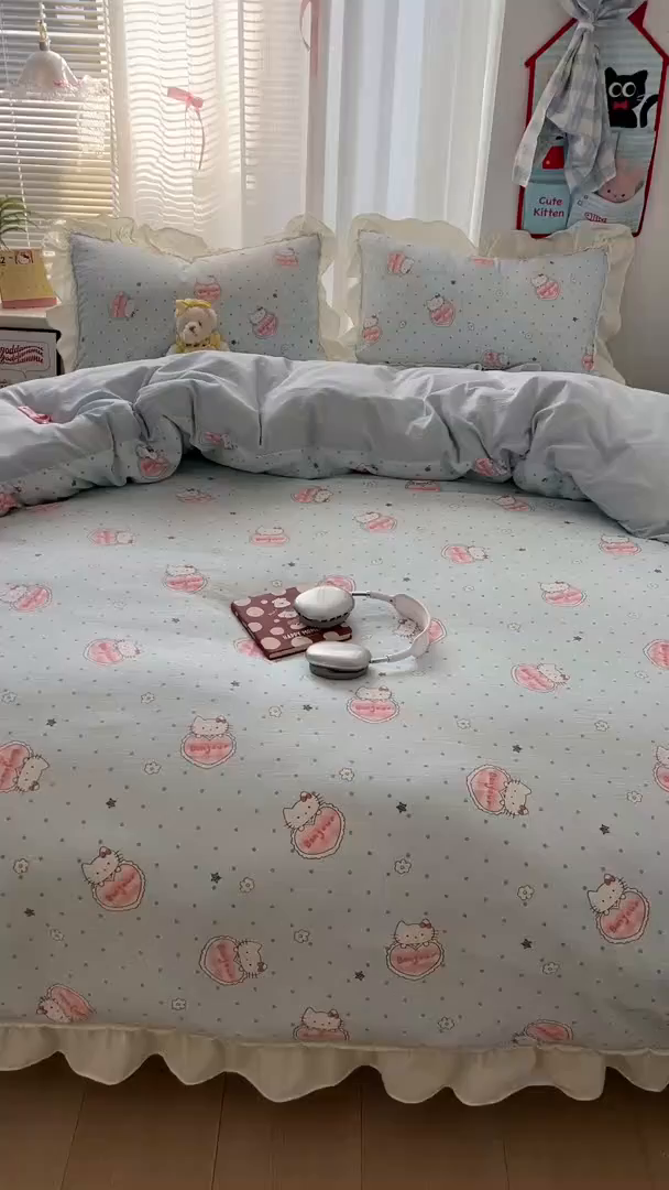 91家纺网 家纺一手货源 找家纺 老K (原美阁） 2026新款木棉双层纱四件套卡通韩版公主风四件套 小蓝猫