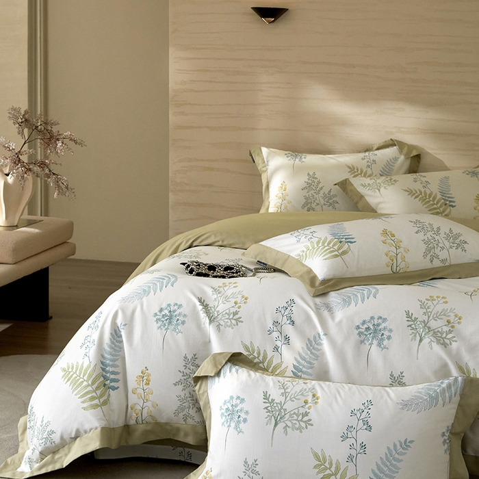 91家纺网 家纺一手货源 找家纺 薏思家纺 2026年13376新疆铂金棉飞边工艺印花四件套 春颜绿