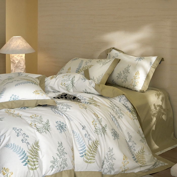 91家纺网 家纺一手货源 找家纺 薏思家纺 2026年13376新疆铂金棉飞边工艺印花四件套 春颜绿