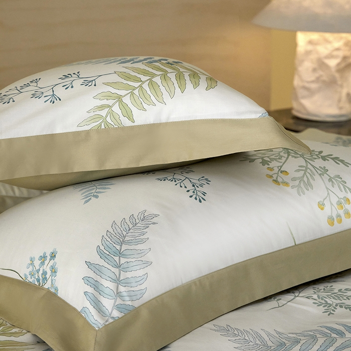 91家纺网 家纺一手货源 找家纺 薏思家纺 2026年13376新疆铂金棉飞边工艺印花四件套 春颜绿