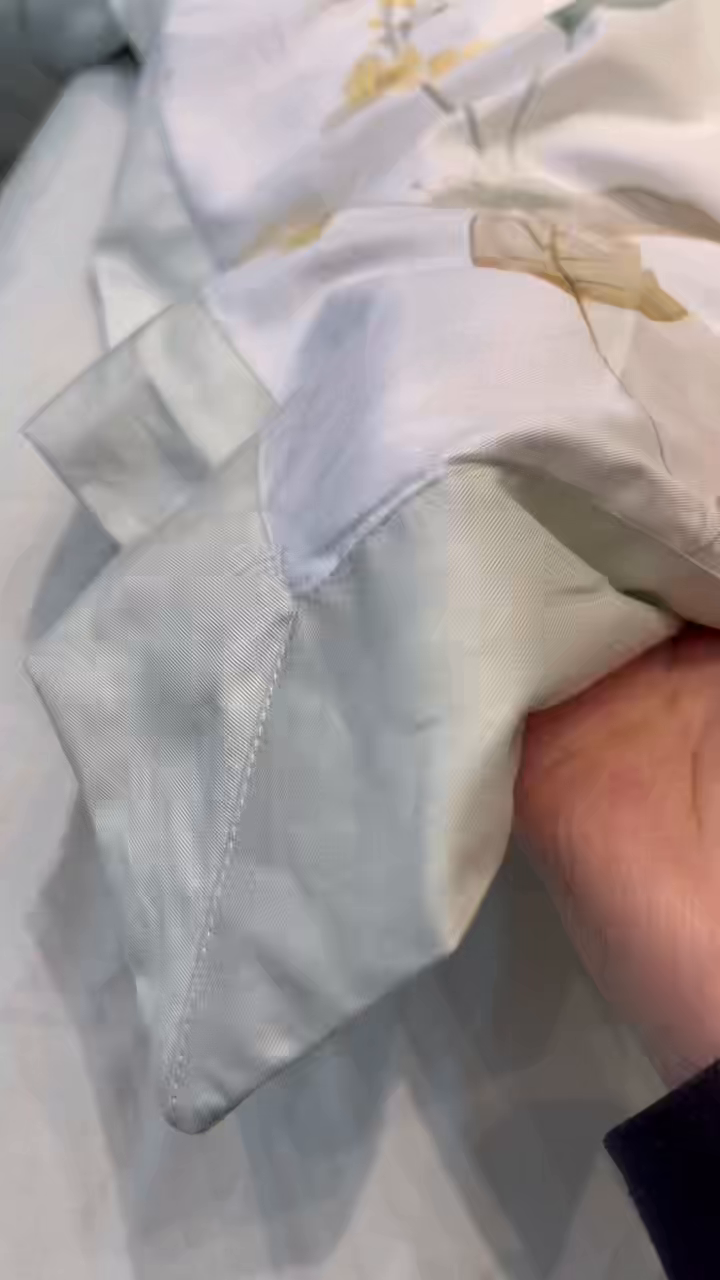 91家纺网 家纺一手货源 找家纺 薏思家纺 2026年13376新疆铂金棉飞边工艺印花四件套 佳昕黄