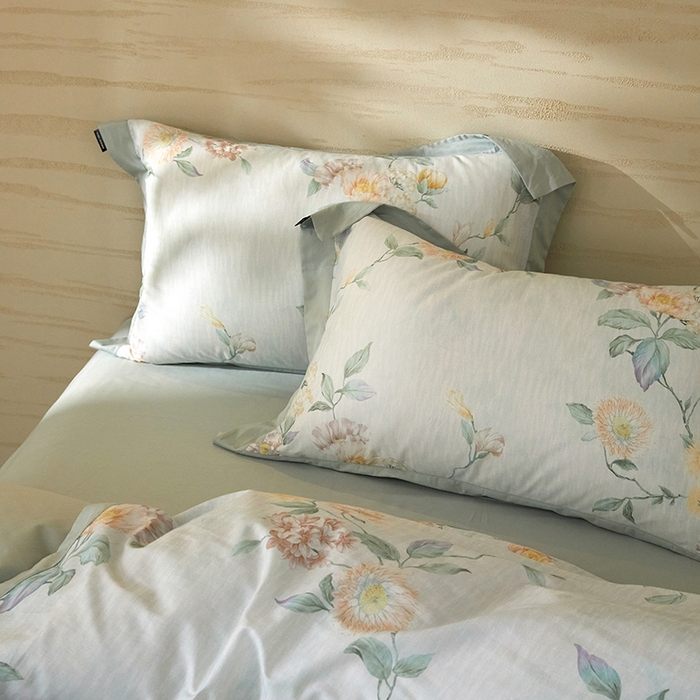 91家纺网 家纺一手货源 找家纺 薏思家纺 2026年13376新疆铂金棉飞边工艺印花四件套 青黛