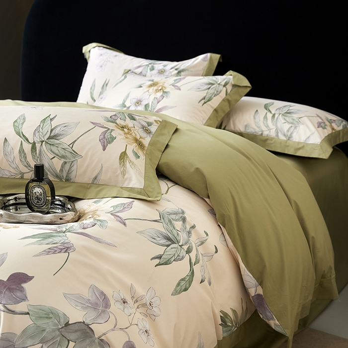 91家纺网 家纺一手货源 找家纺 薏思家纺 2026年13376新疆铂金棉飞边工艺印花四件套 如梦绿