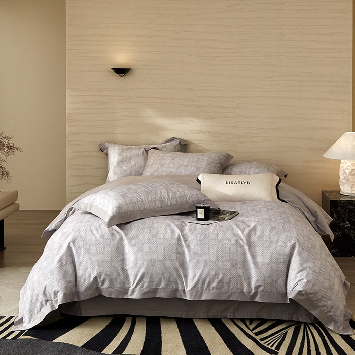 薏思家纺 2026年13376新疆铂金棉飞边工艺印花四件套 时尚风采灰