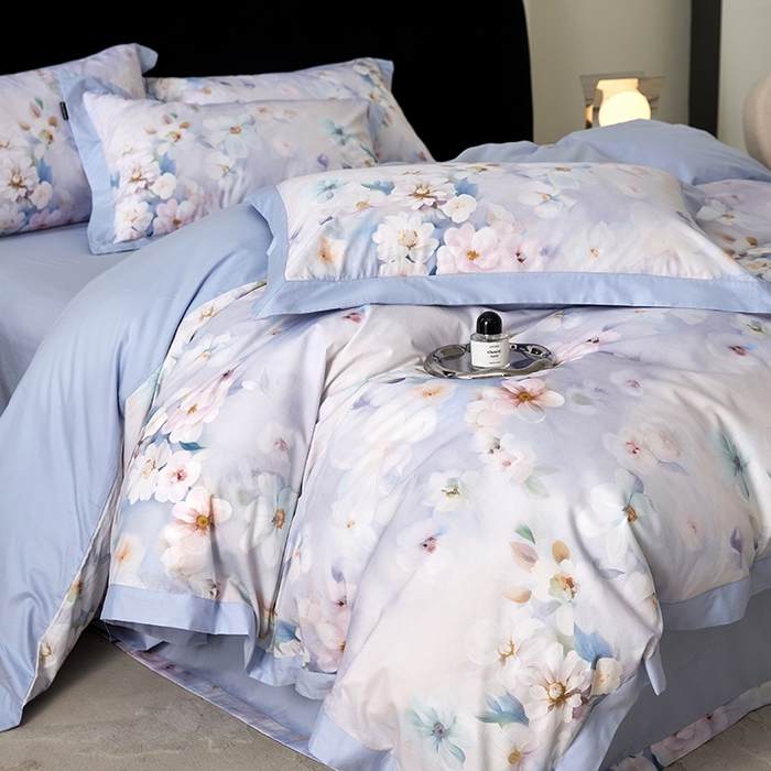 91家纺网 家纺一手货源 找家纺 薏思家纺 2026年13376新疆铂金棉飞边工艺印花四件套 水中月兰