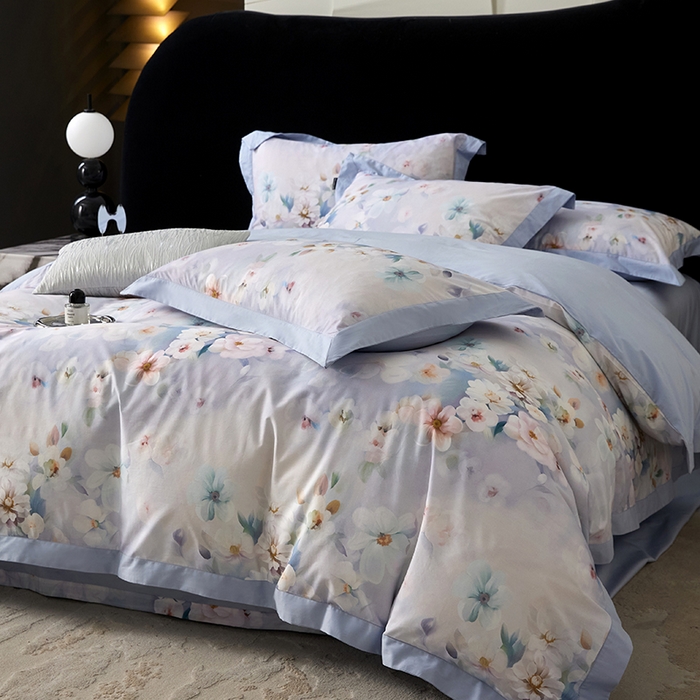 91家纺网 家纺一手货源 找家纺 薏思家纺 2026年13376新疆铂金棉飞边工艺印花四件套 水中月兰