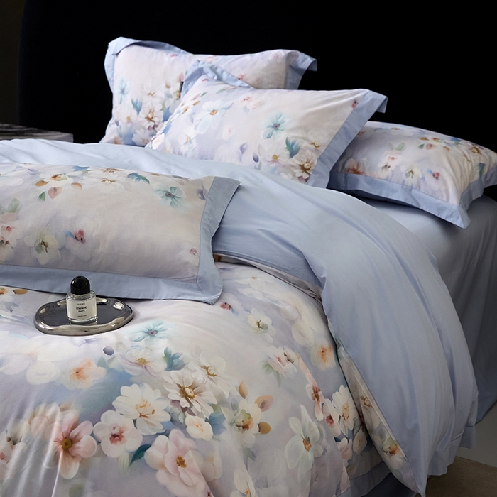 91家纺网 家纺一手货源 找家纺 薏思家纺 2026年13376新疆铂金棉飞边工艺印花四件套 水中月兰