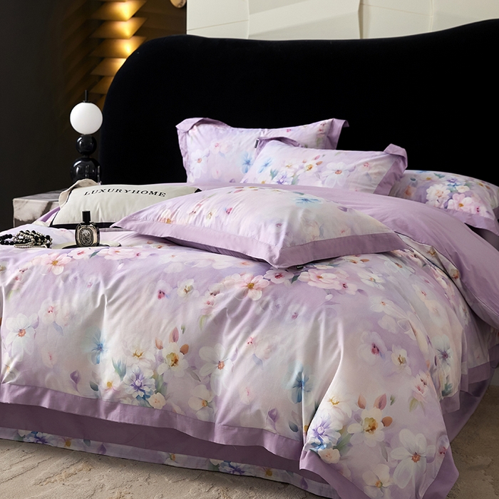 91家纺网 家纺一手货源 找家纺 薏思家纺 2026年13376新疆铂金棉飞边工艺印花四件套 水中月紫