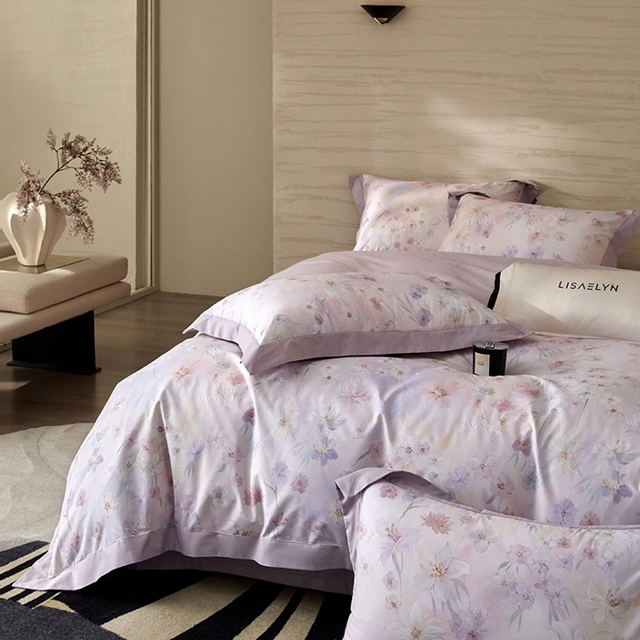 91家纺网 家纺一手货源 找家纺 薏思家纺 2026年13376新疆铂金棉飞边工艺印花四件套 甜梦粉