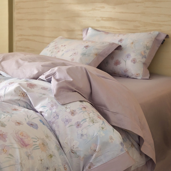 91家纺网 家纺一手货源 找家纺 薏思家纺 2026年13376新疆铂金棉飞边工艺印花四件套 甜梦浅紫