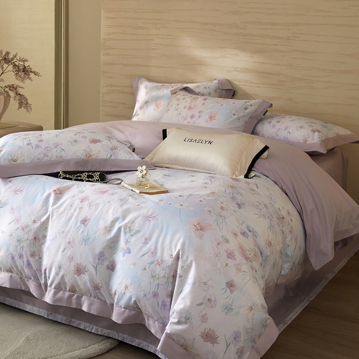 91家纺网 家纺一手货源 找家纺 薏思家纺 2026年13376新疆铂金棉飞边工艺印花四件套 甜梦浅紫