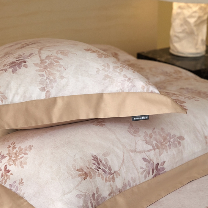 91家纺网 家纺一手货源 找家纺 薏思家纺 2026年13376新疆铂金棉飞边工艺印花四件套 向南山