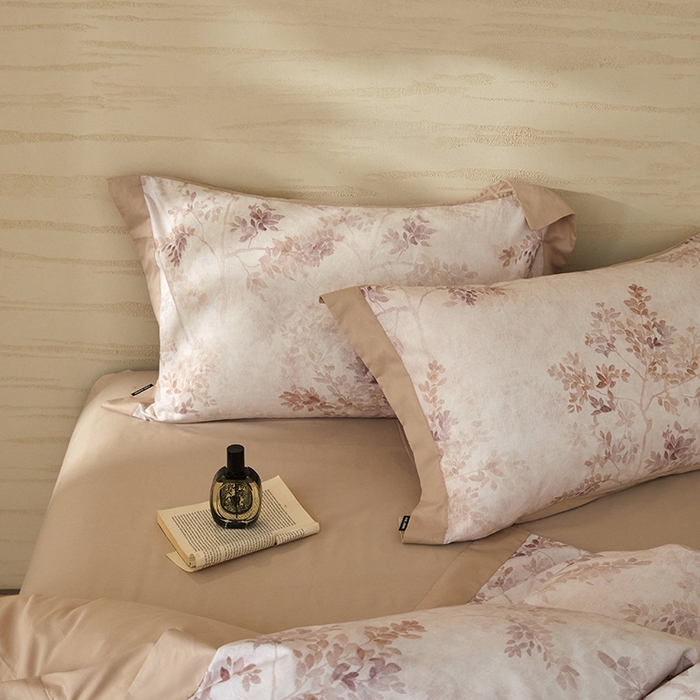 91家纺网 家纺一手货源 找家纺 薏思家纺 2026年13376新疆铂金棉飞边工艺印花四件套 向南山