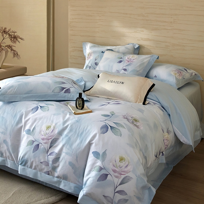 91家纺网 家纺一手货源 找家纺 薏思家纺 2026年13376新疆铂金棉飞边工艺印花四件套 秀颜兰