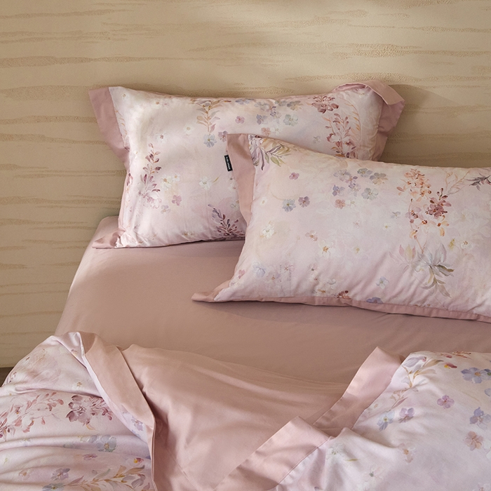 91家纺网 家纺一手货源 找家纺 薏思家纺 2026年13376新疆铂金棉飞边工艺印花四件套 一帘幽梦