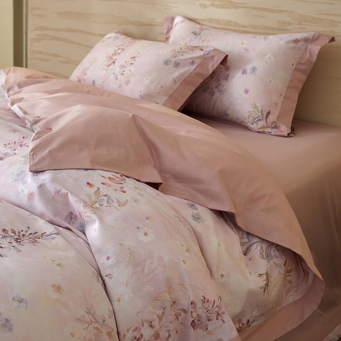 91家纺网 家纺一手货源 找家纺 薏思家纺 2026年13376新疆铂金棉飞边工艺印花四件套 一帘幽梦