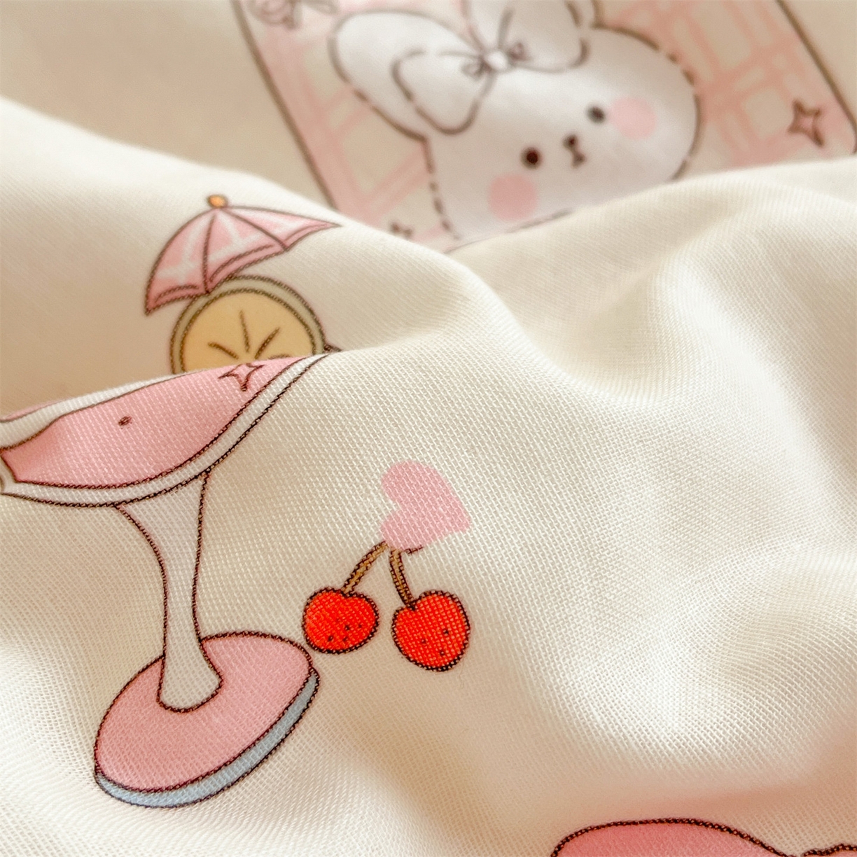 91家纺网 家纺一手货源 找家纺 盛秋家纺 2026新款A类水洗棉豆豆夏被系列 爱心猫咪+奶油粉