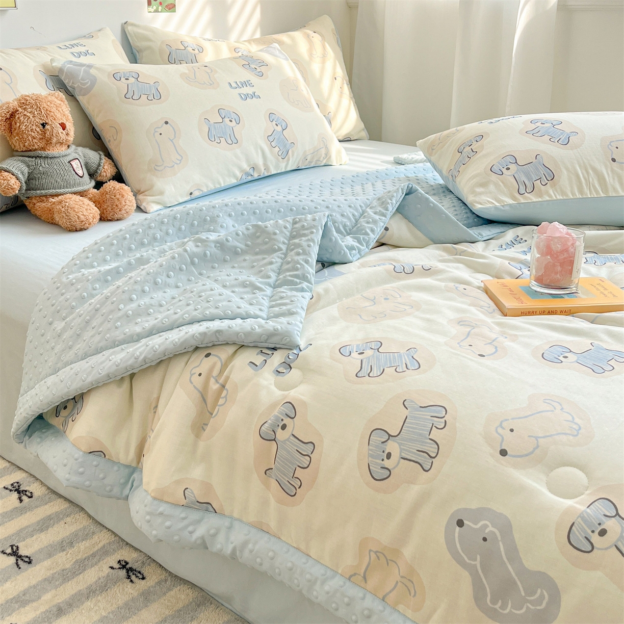 91家纺网 家纺一手货源 找家纺 盛秋家纺 2026新款A类水洗棉豆豆夏被系列 修勾蓝+天空蓝