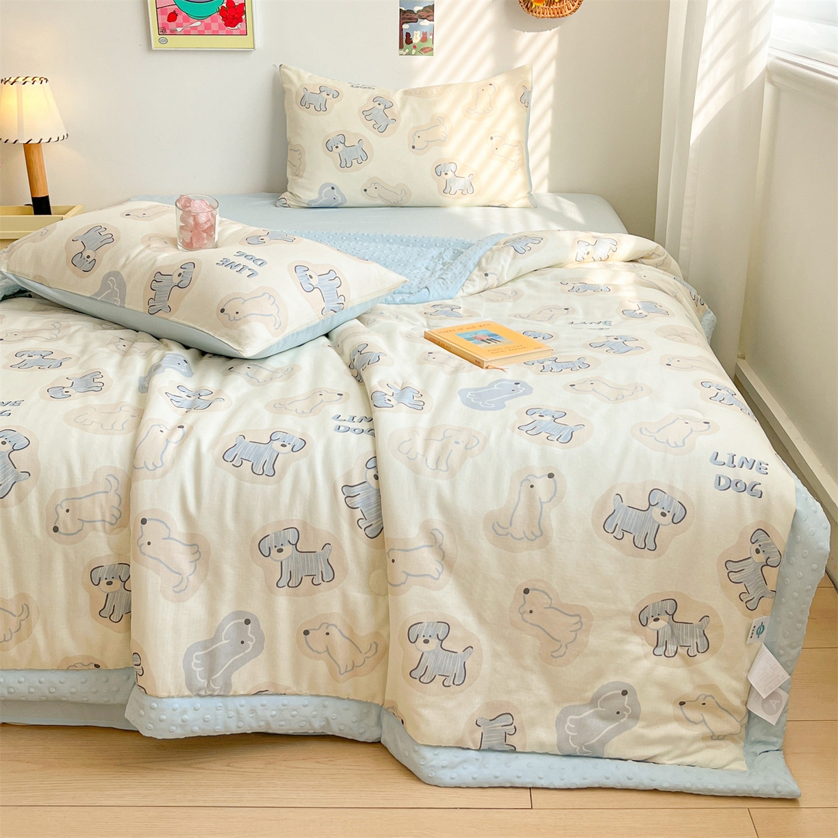 91家纺网 家纺一手货源 找家纺 盛秋家纺 2026新款A类水洗棉豆豆夏被系列 修勾蓝+天空蓝