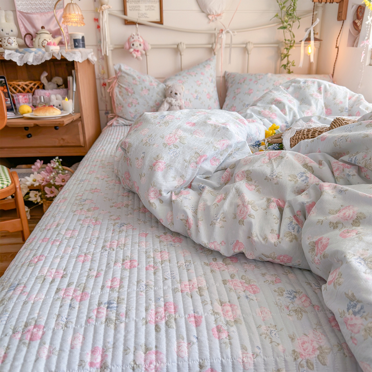 91家纺网 家纺一手货源 找家纺 优选 2026新款小清新直播热卖款云感双层纱木棉床盖四件套系列 花韵