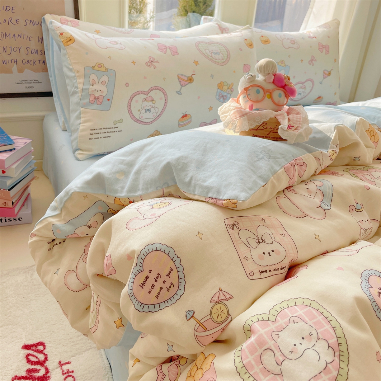 91家纺网 家纺一手货源 找家纺 盛秋家纺 2026新款水洗棉印花四件套-卡通系列 爱心猫咪+花朵蓝