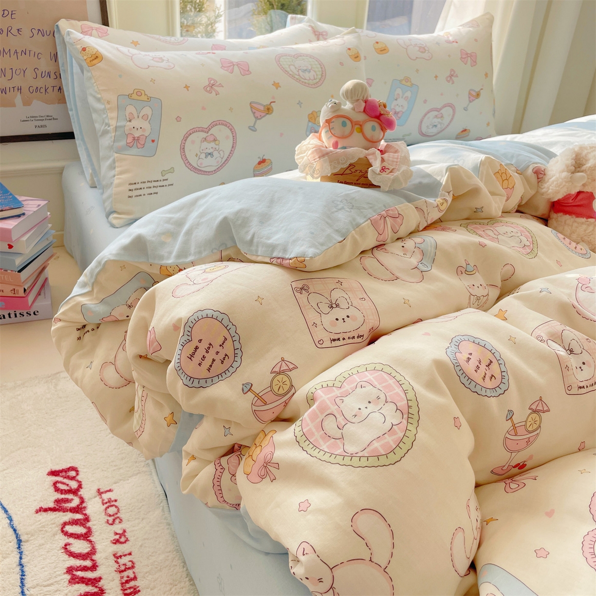 91家纺网 家纺一手货源 找家纺 盛秋家纺 2026新款水洗棉印花四件套-卡通系列 爱心猫咪+花朵蓝