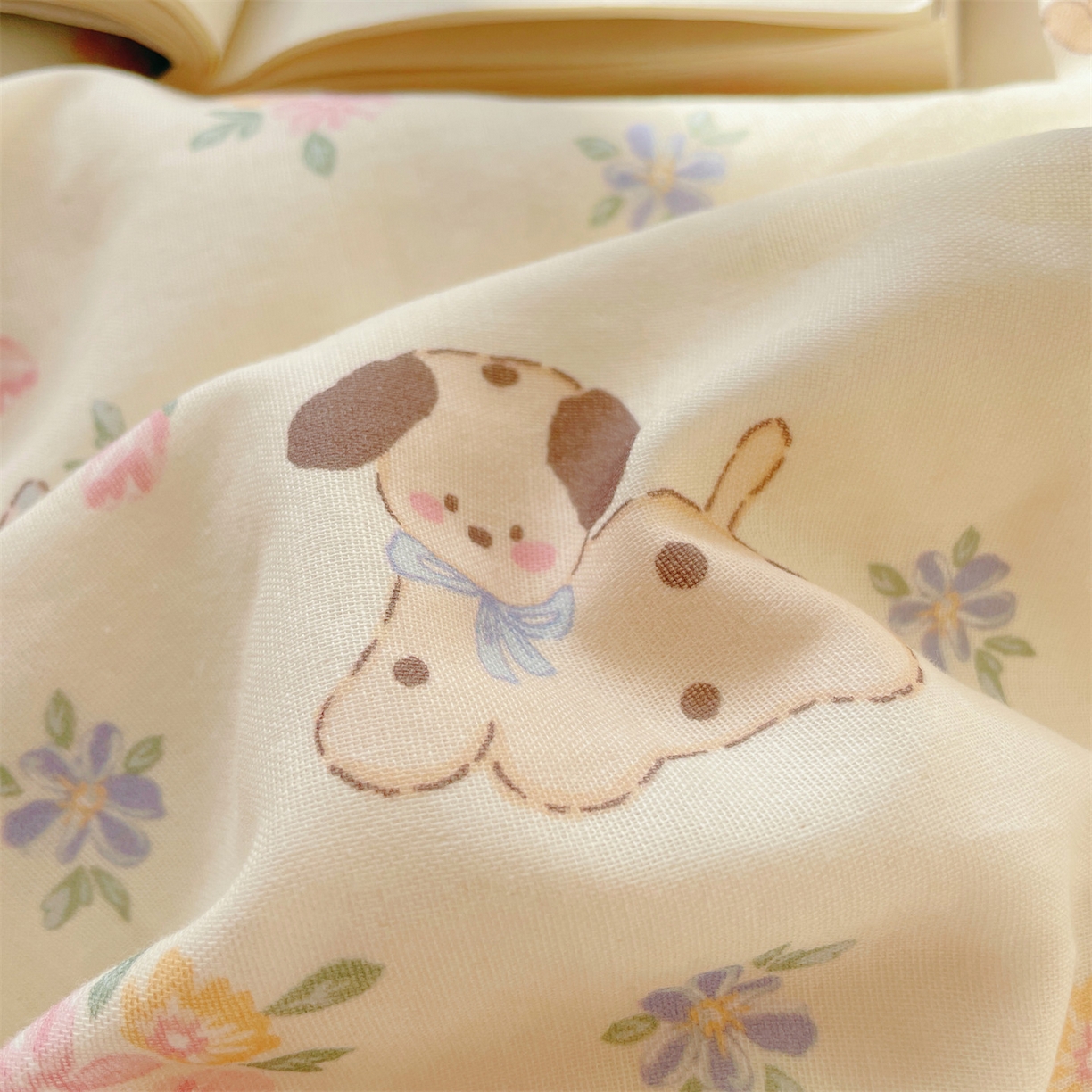 91家纺网 家纺一手货源 找家纺 盛秋家纺 2026新款水洗棉印花四件套-卡通系列 田园萌狗+花朵咖