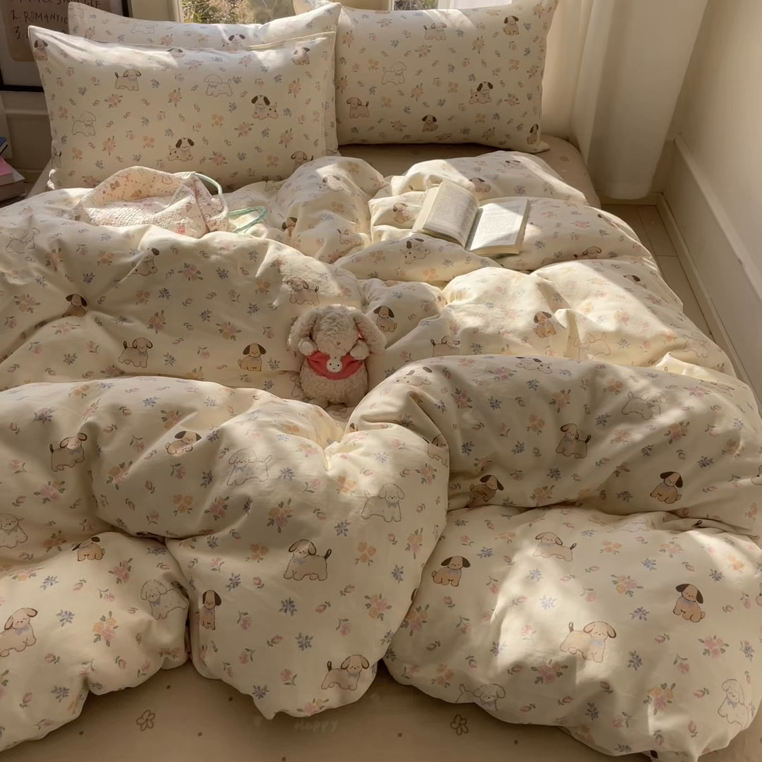 91家纺网 家纺一手货源 找家纺 盛秋家纺 2026新款水洗棉印花四件套-卡通系列 田园萌狗+花朵咖