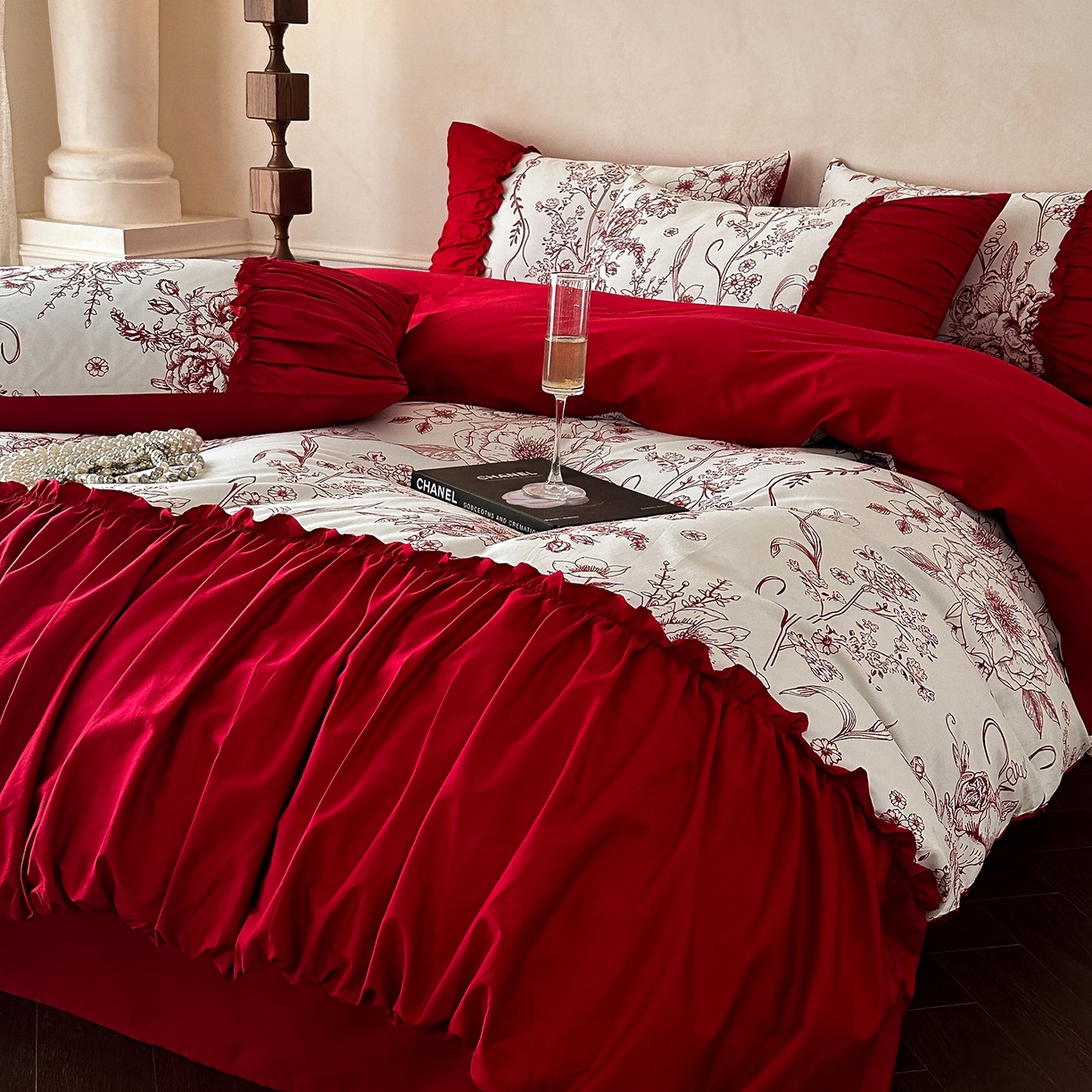 91家纺网 家纺一手货源 找家纺 置顶家纺 2026新款数码印花褶皱拼接亲肤系列四件套-素澜 素澜-大红